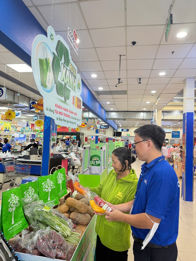 Mua hàng bằng túi môi trường, Co.opmart tặng ngay rau củ xanh - Ảnh 2. Mua hàng bằng túi môi trường, Co.opmart tặng ngay rau củ xanh - Ảnh 2.