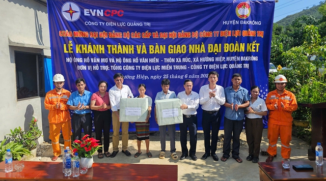 Khánh thành nhà đại đoàn kết do EVNCPC hỗ trợ tại H.Đakrông (Quảng Trị) Khánh thành nhà đại đoàn kết do EVNCPC hỗ trợ tại H.Đakrông (Quảng Trị)