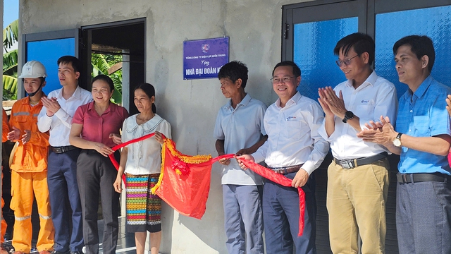 Khánh thành nhà đại đoàn kết do EVNCPC hỗ trợ tại H.Đakrông (Quảng Trị)- Ảnh 2. Khánh thành nhà đại đoàn kết do EVNCPC hỗ trợ tại H.Đakrông (Quảng Trị)- Ảnh 2.