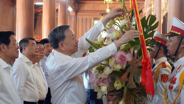 Tổng Bí thư Tô Lâm dâng hương tại Đền thờ Bác Hồ tại Quảng Bình- Ảnh 2. Tổng Bí thư Tô Lâm dâng hương tại Đền thờ Bác Hồ tại Quảng Bình- Ảnh 2.
