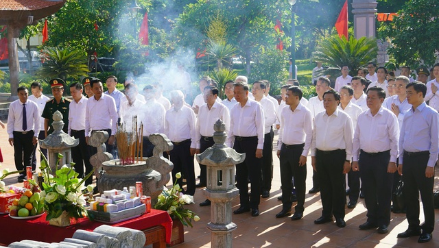Tổng Bí thư Tô Lâm dâng hương tại Đền thờ Bác Hồ tại Quảng Bình- Ảnh 1. Tổng Bí thư Tô Lâm dâng hương tại Đền thờ Bác Hồ tại Quảng Bình- Ảnh 1.