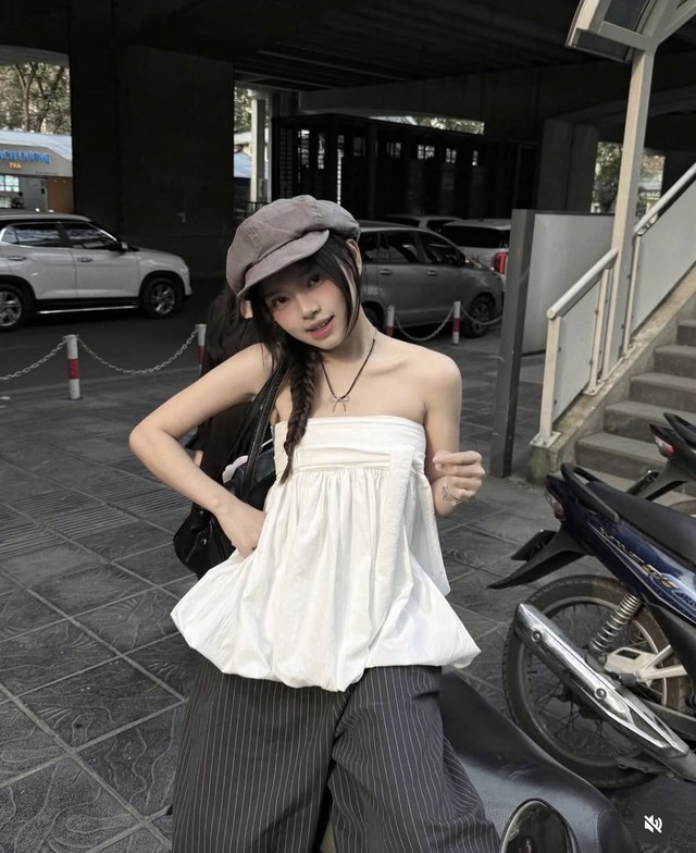 Tôn đôi chân dài miên man với quần kẻ sọc ống rộng- Ảnh 1.