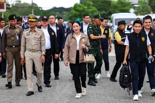 Lãnh đạo Thái Lan - Campuchia thăm biên giới giữa căng thẳng - Ảnh 2.