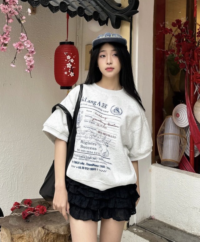 'Chạm' vào chất riêng với áo thun boxy đầy phong cách- Ảnh 2. 'Chạm' vào chất riêng với áo thun boxy đầy phong cách- Ảnh 2.
