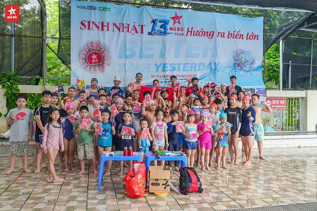 Hàng trăm gia đình bơi lội vì cộng đồng thắp sáng bản làng Sơn La - Ảnh 2. Hàng trăm gia đình bơi lội vì cộng đồng thắp sáng bản làng Sơn La - Ảnh 2.