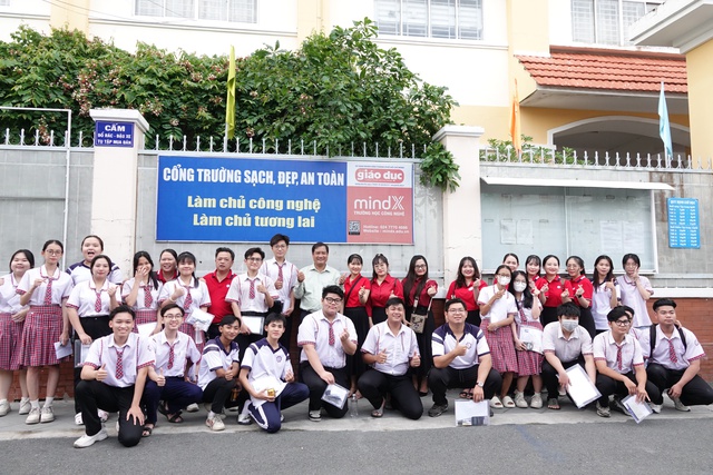 ‘Độc nhất’ miền Tây: Thầy cô bền bỉ tiếp sức mùa thi suốt 30 năm ‘Độc nhất’ miền Tây: Thầy cô bền bỉ tiếp sức mùa thi suốt 30 năm