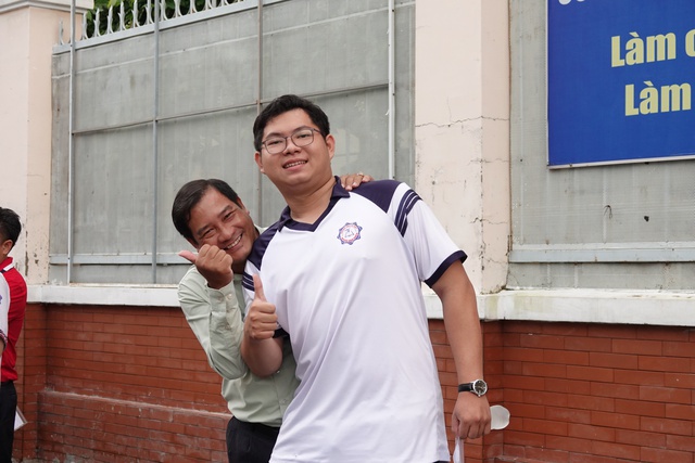 'Độc nhất' miền Tây: Thầy cô bền bỉ tiếp sức mùa thi suốt 30 năm - Ảnh 2.