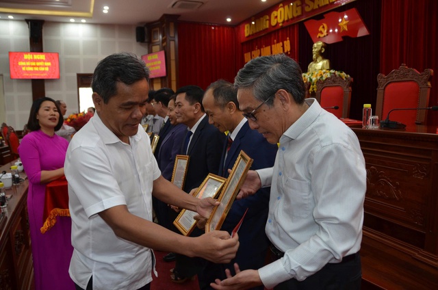 Gia Lai: Nhiều cán bộ chủ chốt nghỉ hưu trước tuổi Gia Lai: Nhiều cán bộ chủ chốt nghỉ hưu trước tuổi