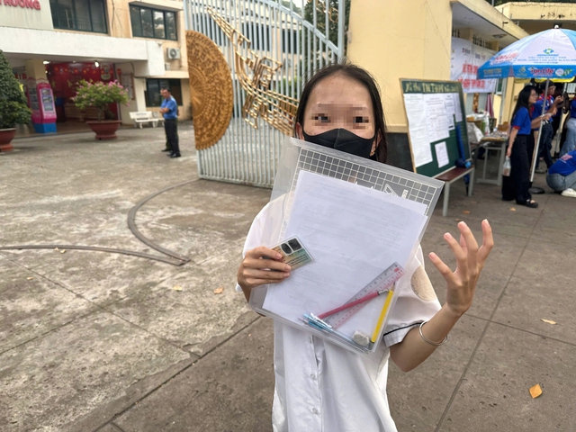Thi tốt nghiệp THPT: Có thí sinh qua quên phiếu báo dự thi, nay quên CCCD - Ảnh 3.