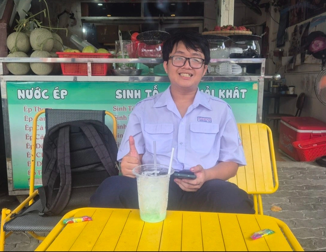 Thí sinh duy nhất thi xong không về nhà và ước mơ ‘mặc áo blouse’ Thí sinh duy nhất thi xong không về nhà và ước mơ ‘mặc áo blouse’