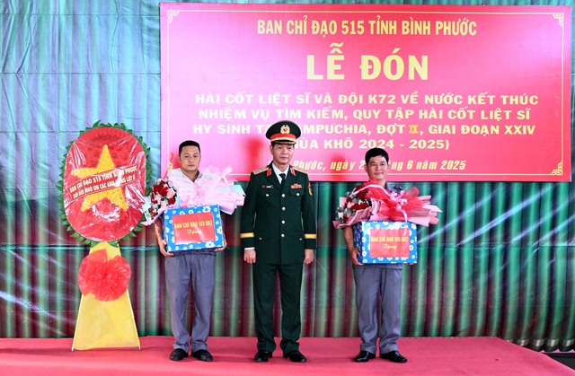 Bình Phước: Đón 80 hài cốt liệt sĩ Việt Nam từ Campuchia trở về quê hương - Ảnh 2.