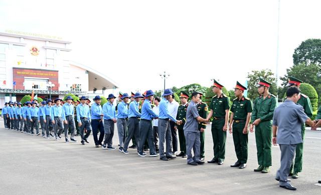 Bình Phước: Đón 80 hài cốt liệt sĩ Việt Nam từ Campuchia trở về quê hương - Ảnh 1.