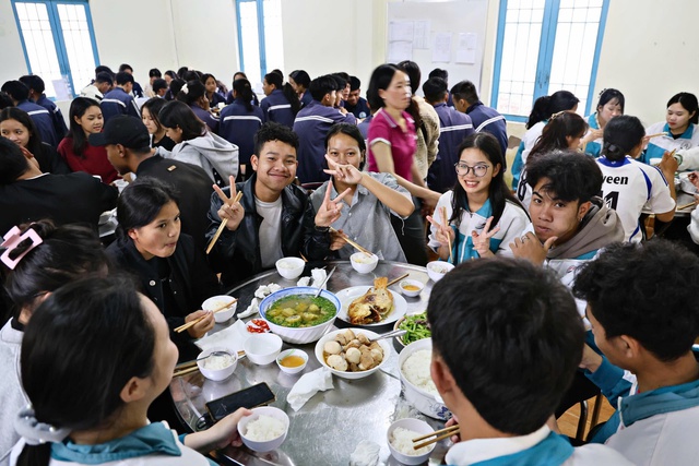 Một điểm thi ở Lâm Đồng phục vụ thí sinh ăn ngày 3 bữa Một điểm thi ở Lâm Đồng phục vụ thí sinh ăn ngày 3 bữa