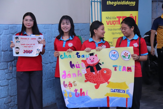 Tiếp sức gen z mùa thi tại Bình Thuận: Bộ đội Phòng không - Không quân hỗ trợ thí sinh - Ảnh 5.