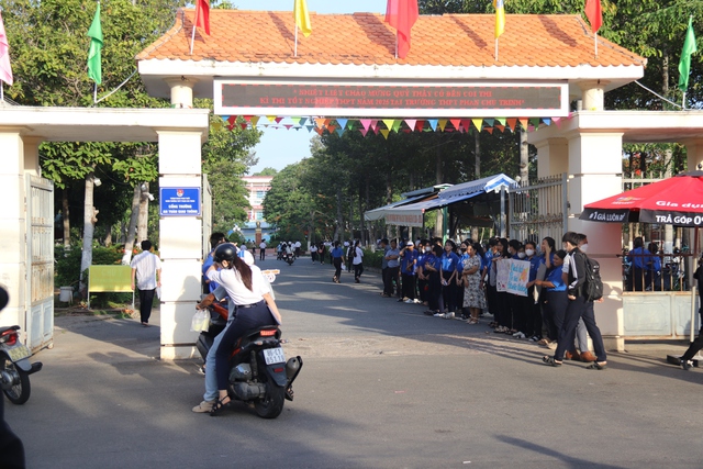 Tiếp sức gen z mùa thi tại Bình Thuận: Bộ đội Phòng không - Không quân hỗ trợ thí sinh - Ảnh 6.