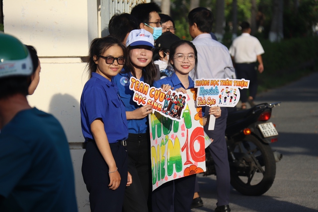 Tiếp sức gen z mùa thi tại Bình Thuận: Bộ đội Phòng không - Không quân hỗ trợ thí sinh - Ảnh 3.