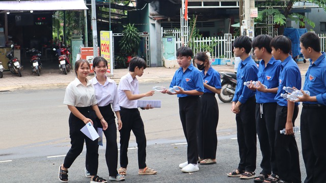 Giúp thí sinh không bị trễ thi Giúp thí sinh không bị trễ thi