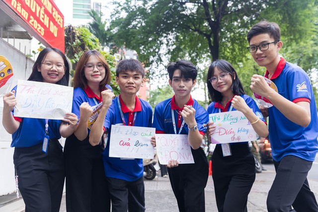 Đề ngữ văn hỏi 'vùng trời quê hương', thí sinh kể về sáp nhập tỉnh thành - Ảnh 4.