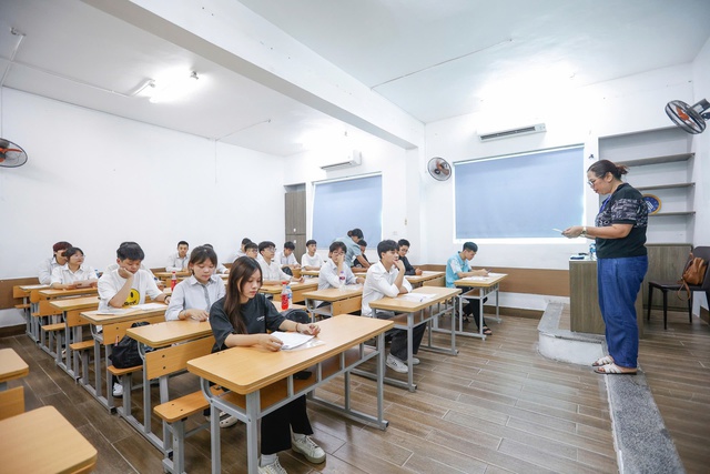 10 thí sinh bị đình chỉ thi tốt nghiệp THPT môn ngữ văn- Ảnh 1. 10 thí sinh bị đình chỉ thi tốt nghiệp THPT môn ngữ văn- Ảnh 1.