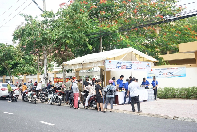 Lan tỏa tinh thần tình nguyện trong mùa thi ở Tây Ninh - Ảnh 2. Lan tỏa tinh thần tình nguyện trong mùa thi ở Tây Ninh - Ảnh 2.