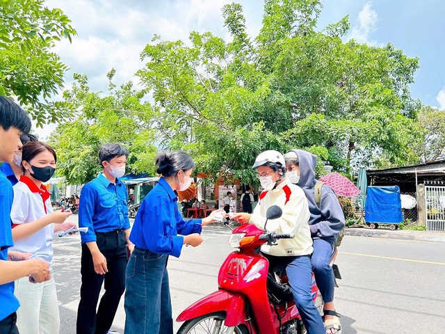 Lan tỏa tinh thần tình nguyện trong mùa thi ở Tây Ninh - Ảnh 4. Lan tỏa tinh thần tình nguyện trong mùa thi ở Tây Ninh - Ảnh 4.
