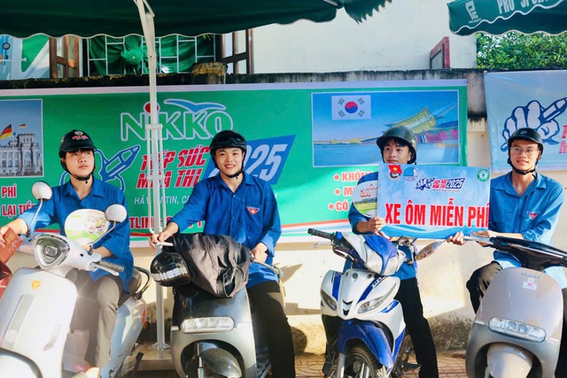 Tình nguyện mùa thi: 1.600 áo xanh hỗ trợ sĩ tử Hà Tĩnh - Ảnh 3.
