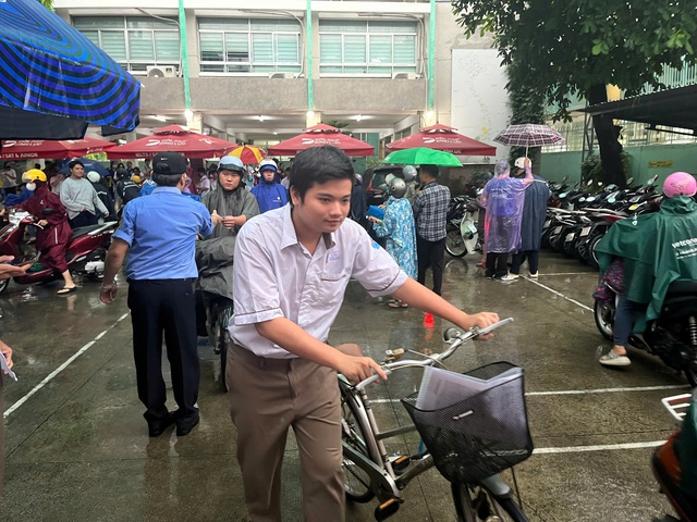 Nam sinh đi thi bằng xe đạp và giấc mơ về tỉnh Bạc Liêu học đại học Nam sinh đi thi bằng xe đạp và giấc mơ về tỉnh Bạc Liêu học đại học