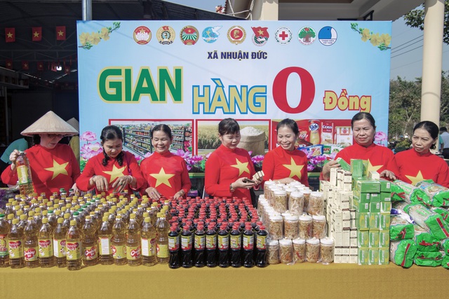 Trao gửi sẻ chia, đong đầy hạnh phúc Trao gửi sẻ chia, đong đầy hạnh phúc