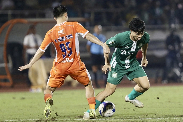 Đà Nẵng không rớt hạng, Công Phượng chưa thể trở lại V-League: 10 tỉ đồng ‘cất trong két’- Ảnh 2. Đà Nẵng không rớt hạng, Công Phượng chưa thể trở lại V-League: 10 tỉ đồng ‘cất trong két’- Ảnh 2.