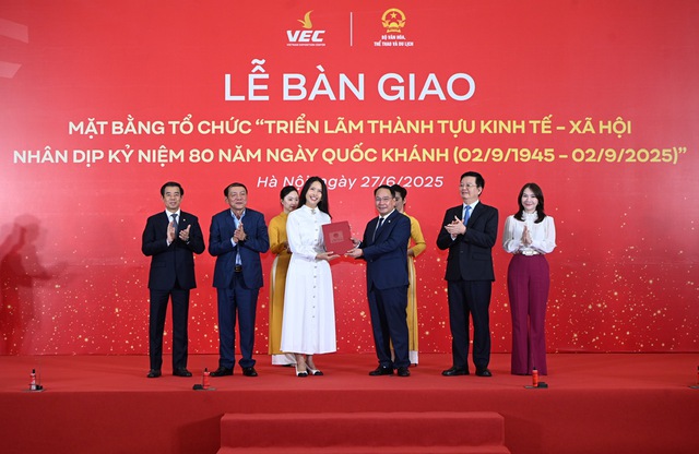 Tổ chức triển lãm mừng 80 năm Quốc khánh tại trung tâm lớn nhất Đông Nam á - Ảnh 3.