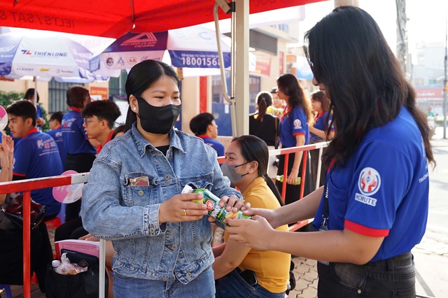 Vững lòng thí sinh, ấm lòng phụ huynh Vững lòng thí sinh, ấm lòng phụ huynh