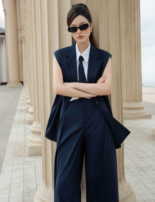 Khi phụ nữ bước vào cuộc chơi của quyền lực và cá tính cùng trang phục menswear - Ảnh 1.