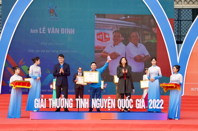 ‘Hiệp sĩ nghĩa tình’ trên chuyến xe 0 đồng ‘Hiệp sĩ nghĩa tình’ trên chuyến xe 0 đồng