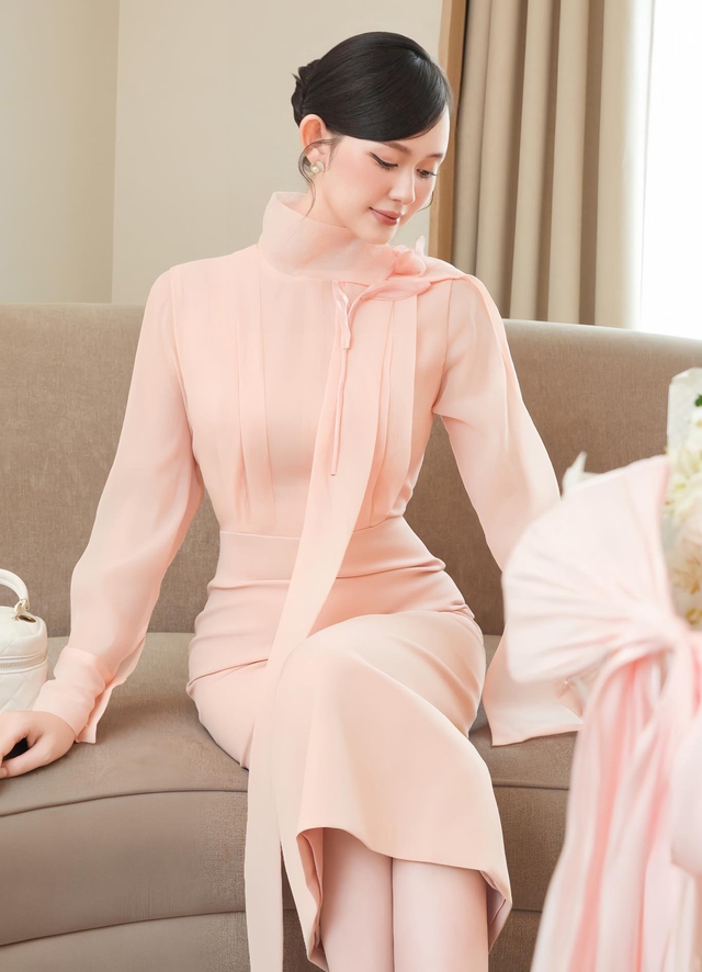 Đầm dự tiệc hè 'hút' mọi ánh nhìn, khi gam màu pastel trong veo lên ngôi- Ảnh 4. Đầm dự tiệc hè 'hút' mọi ánh nhìn, khi gam màu pastel trong veo lên ngôi- Ảnh 4.