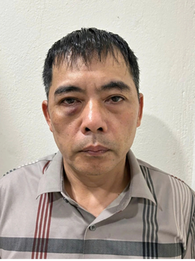 Thủ súng trong nhà để buôn bán ma túy - Ảnh 1.