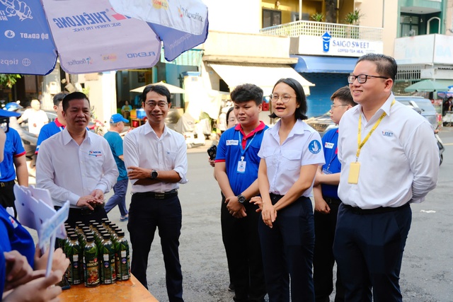 Đoàn công tác thăm tình nguyện viên Chương trình Tiếp sức mùa thi - Ảnh 3.