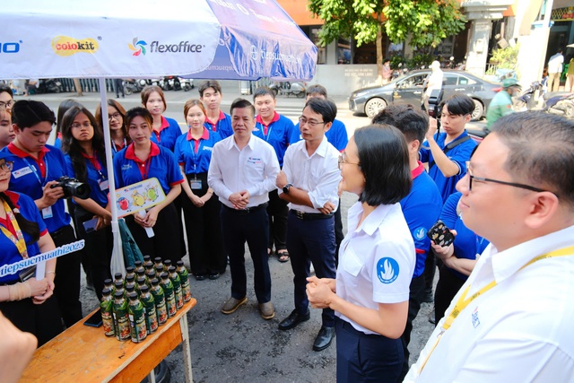 Đoàn công tác thăm tình nguyện viên Chương trình Tiếp sức mùa thi - Ảnh 2.