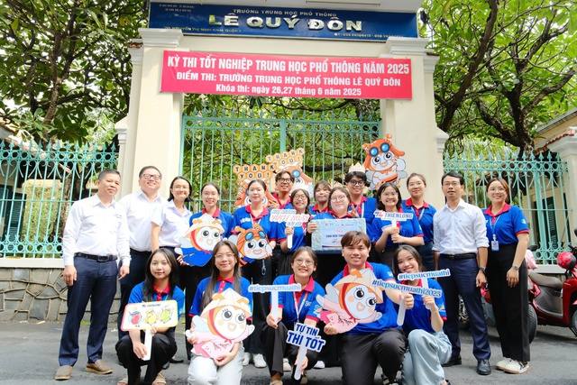 Đoàn công tác thăm tình nguyện viên Chương trình Tiếp sức mùa thi - Ảnh 1.