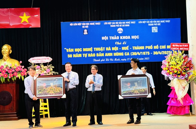 Văn học nghệ thuật Hà Nội - Huế - TP.HCM: 50 năm tự hào- Ảnh 4.