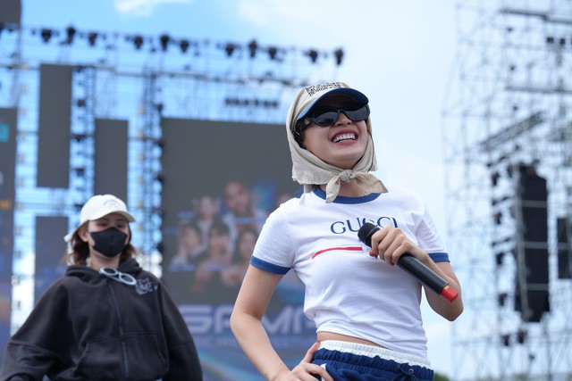 Chi Pu, Mono tích cực tập luyện trước tin Jason Derulo hủy show Chi Pu, Mono tích cực tập luyện trước tin Jason Derulo hủy show