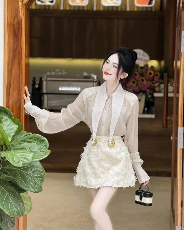 Vẻ đẹp bay bổng nhẹ nhàng với váy phối lông- Ảnh 7. Vẻ đẹp bay bổng nhẹ nhàng với váy phối lông- Ảnh 7.
