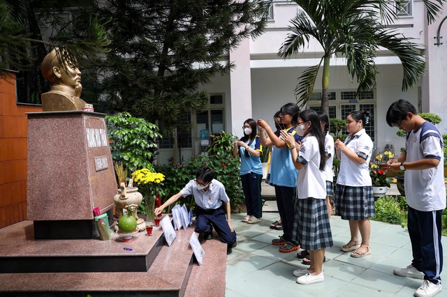 Không đi học thêm có làm được đề thi tốt nghiệp THPT 2025?- Ảnh 2. Không đi học thêm có làm được đề thi tốt nghiệp THPT 2025?- Ảnh 2.