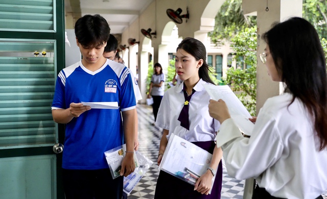 Đề thi tiếng Anh khó, thí sinh IELTS 5.0-6.5 được quy đổi 8-10 điểm, có bất công? Đề thi tiếng Anh khó, thí sinh IELTS 5.0-6.5 được quy đổi 8-10 điểm, có bất công?