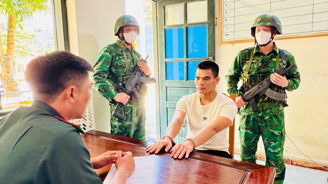 Bắt 2 nghi phạm vận chuyển số lượng lớn ma túy qua biên giới- Ảnh 2. Bắt 2 nghi phạm vận chuyển số lượng lớn ma túy qua biên giới- Ảnh 2.
