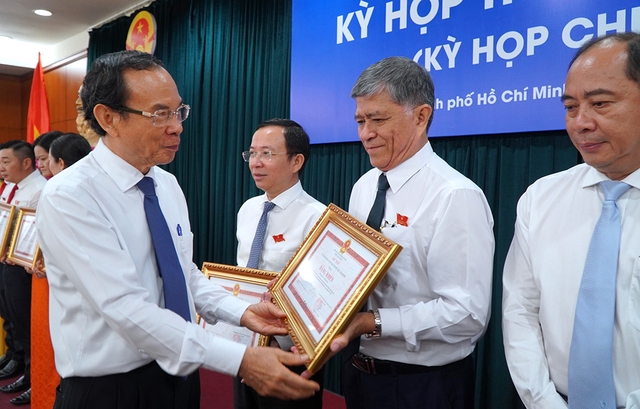 Kỳ họp lịch sử của HĐND TP.HCM Kỳ họp lịch sử của HĐND TP.HCM