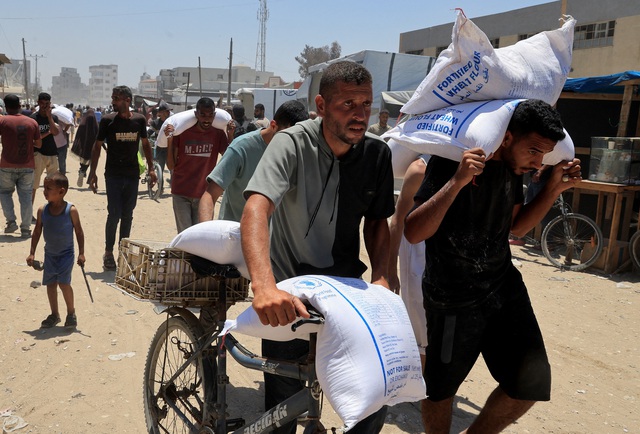 Quân đội Israel cố tình bắn vào người Palestine gần các điểm cứu trợ ở Gaza? - Ảnh 2.