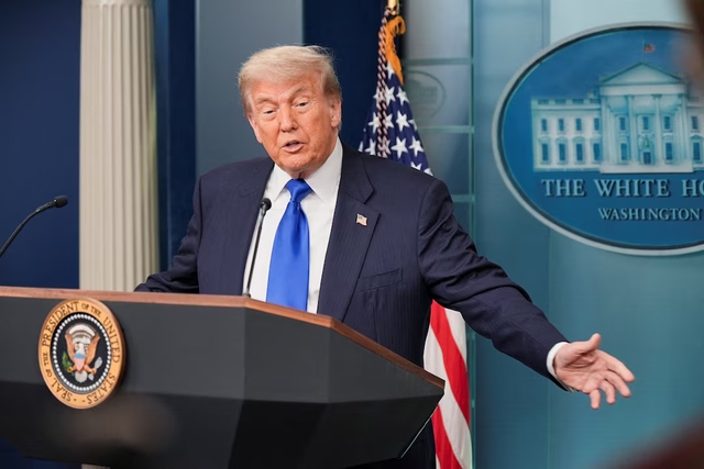 Ông Trump dọa ném bom Iran lần nữa - Ảnh 1.