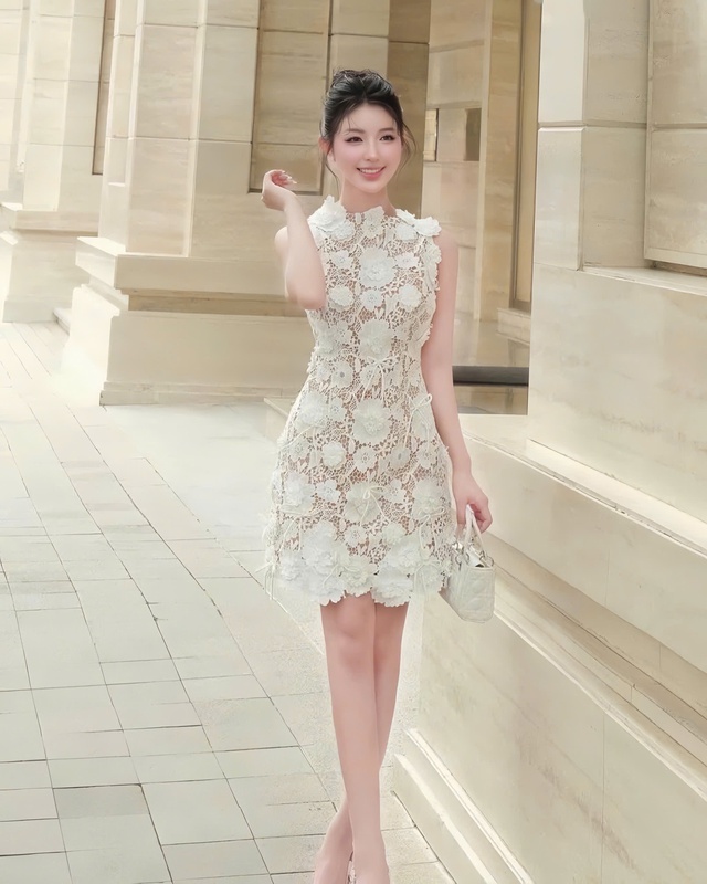 Váy ren, sơ mi ren: cổ điển kiêu kỳ nhưng hiện đại và thời thượng Váy ren, sơ mi ren: cổ điển kiêu kỳ nhưng hiện đại và thời thượng
