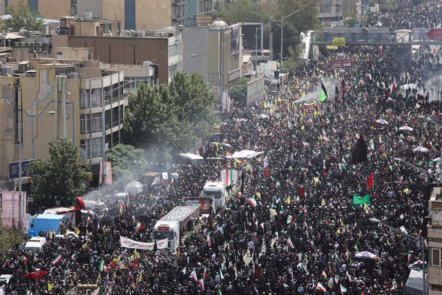 Lễ tang ‘lịch sử’ cho tướng lĩnh Iran thiệt mạng trong xung đột với Israel Lễ tang ‘lịch sử’ cho tướng lĩnh Iran thiệt mạng trong xung đột với Israel