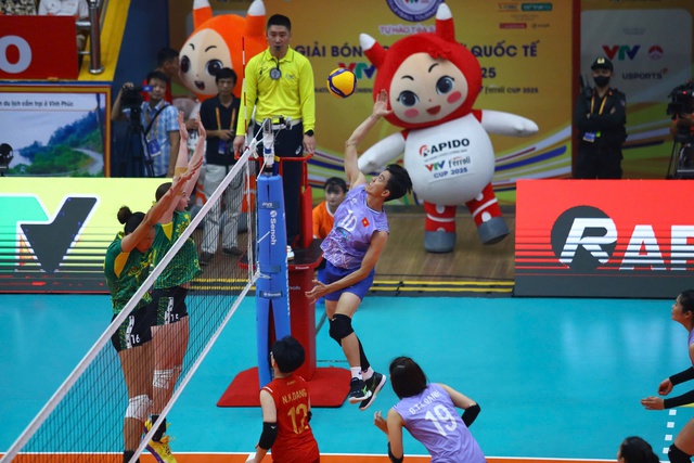 Thanh Thúy – Bích Tuyền tỏa sáng, đánh bại đội tuyển bóng chuyền Philippines có 3 tuyển thủ gốc Mỹ Thanh Thúy – Bích Tuyền tỏa sáng, đánh bại đội tuyển bóng chuyền Philippines có 3 tuyển thủ gốc Mỹ